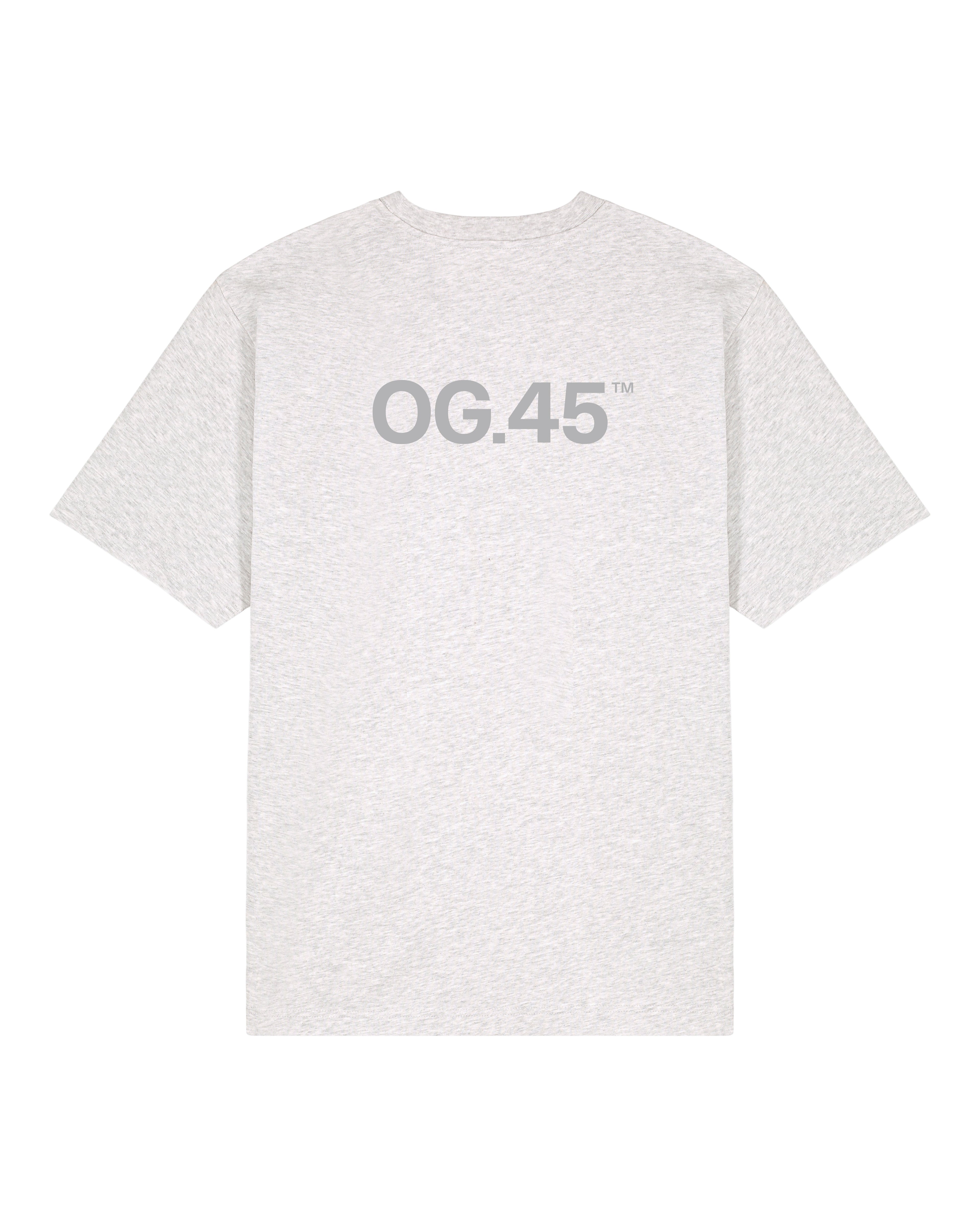 Bagside af grå O.G Studio™ T-shirt med stort, gråt rygprint af “OG.45”. Tydelig visuel kontrast og karakteristisk branding.